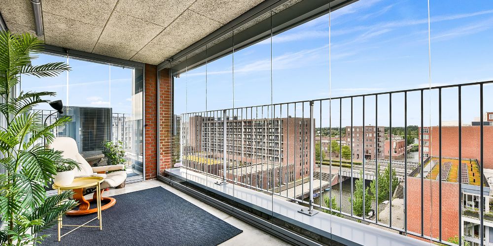 balcony enclosure